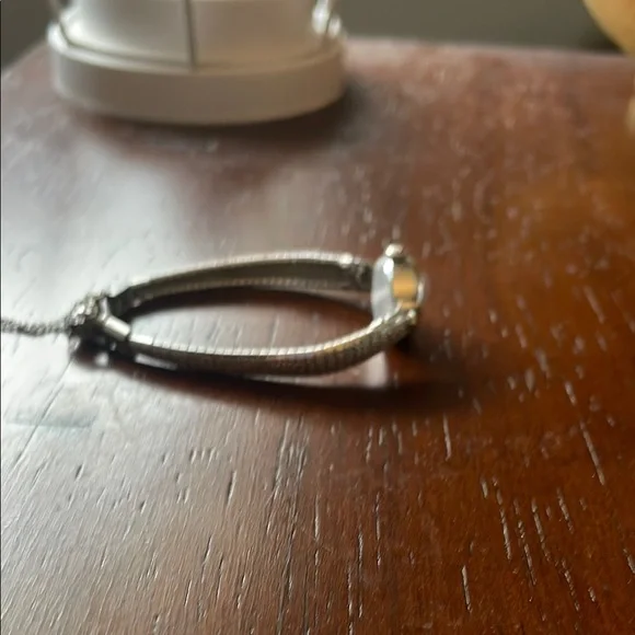 Elegant Silver Women's Bracelet Watch - Picture 2 of 2